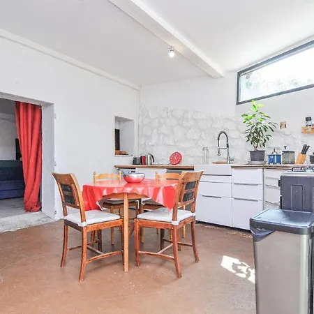 Stunning In Saint-jeannet With Wifi Holiday home